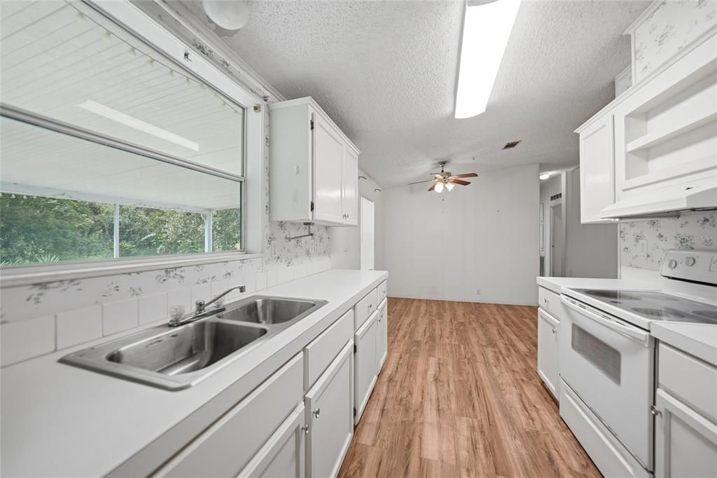 For Sale: $168,000 (3 beds, 2 baths, 1188 Square Feet)