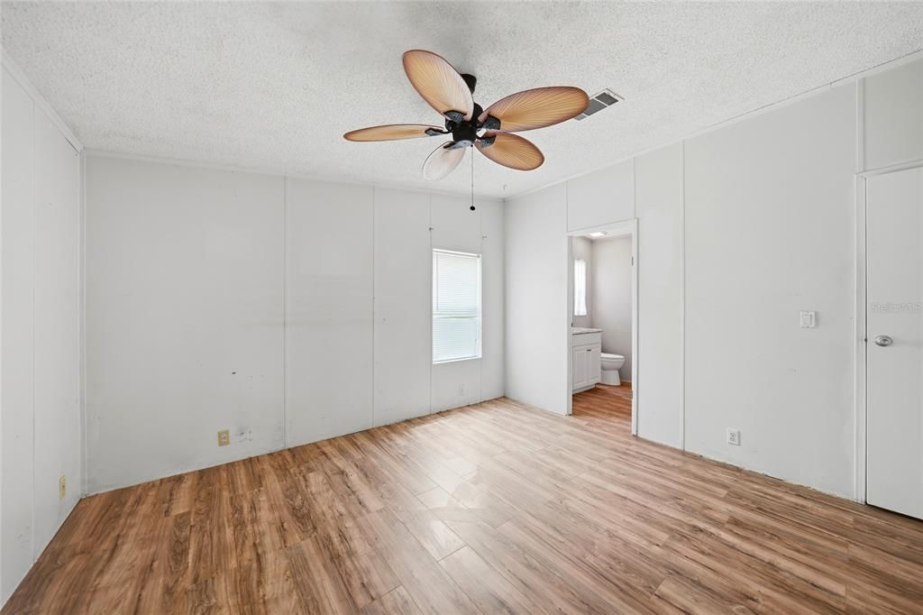 For Sale: $168,000 (3 beds, 2 baths, 1188 Square Feet)