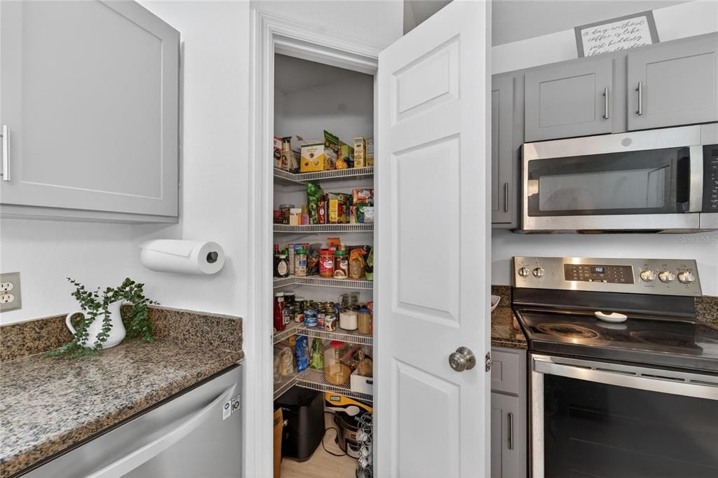 Activo con contrato: $376,000 (4 camas, 2 baños, 2200 Pies cuadrados)