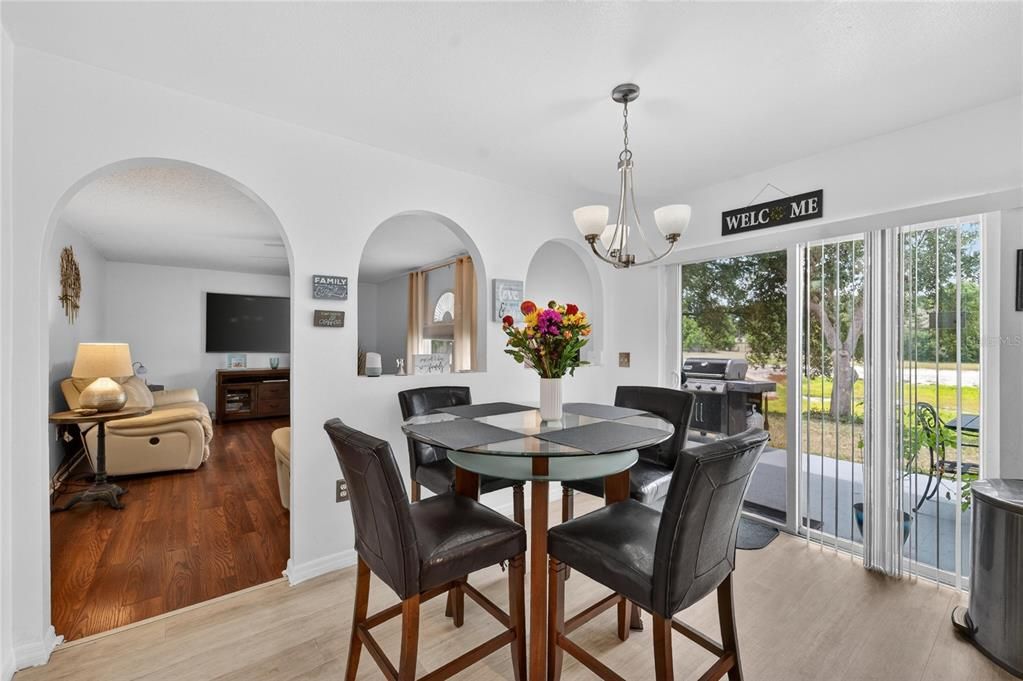 Activo con contrato: $376,000 (4 camas, 2 baños, 2200 Pies cuadrados)