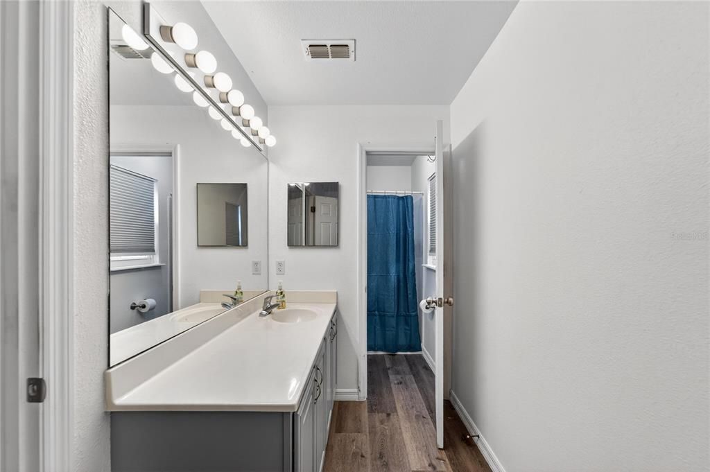 Activo con contrato: $376,000 (4 camas, 2 baños, 2200 Pies cuadrados)