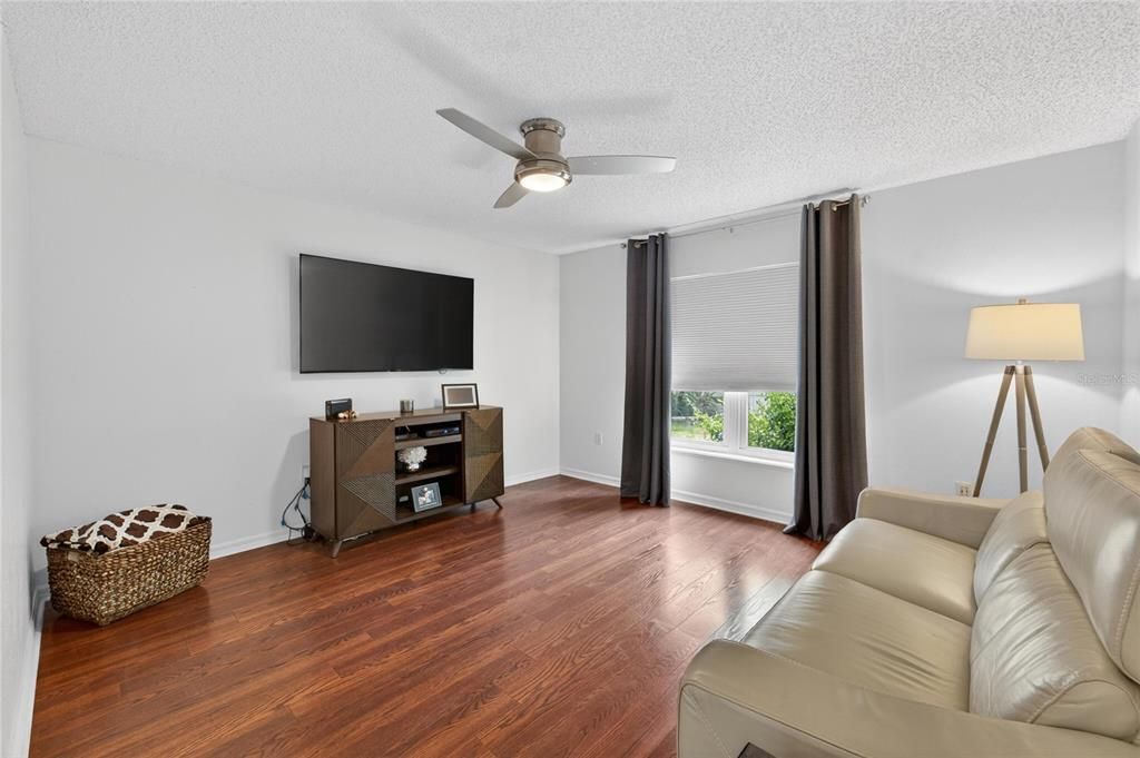 Activo con contrato: $376,000 (4 camas, 2 baños, 2200 Pies cuadrados)
