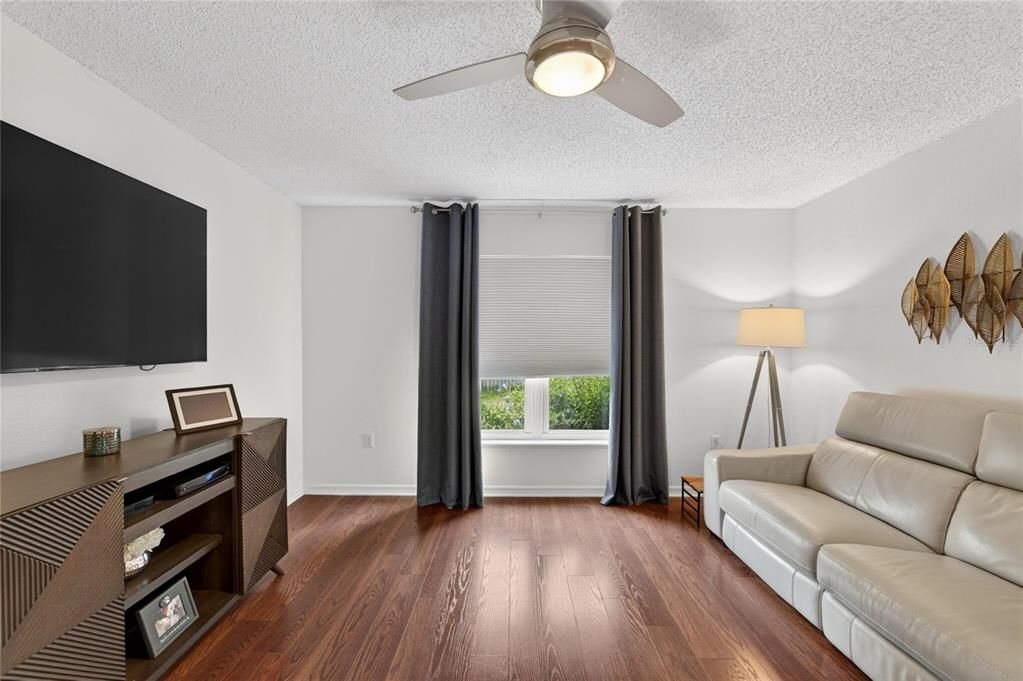 Activo con contrato: $376,000 (4 camas, 2 baños, 2200 Pies cuadrados)