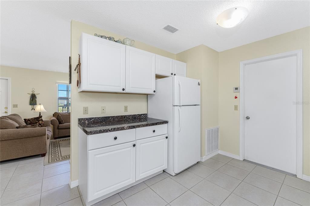 На продажу: $199,900 (3 спален, 2 ванн, 1072 Квадратных фут)