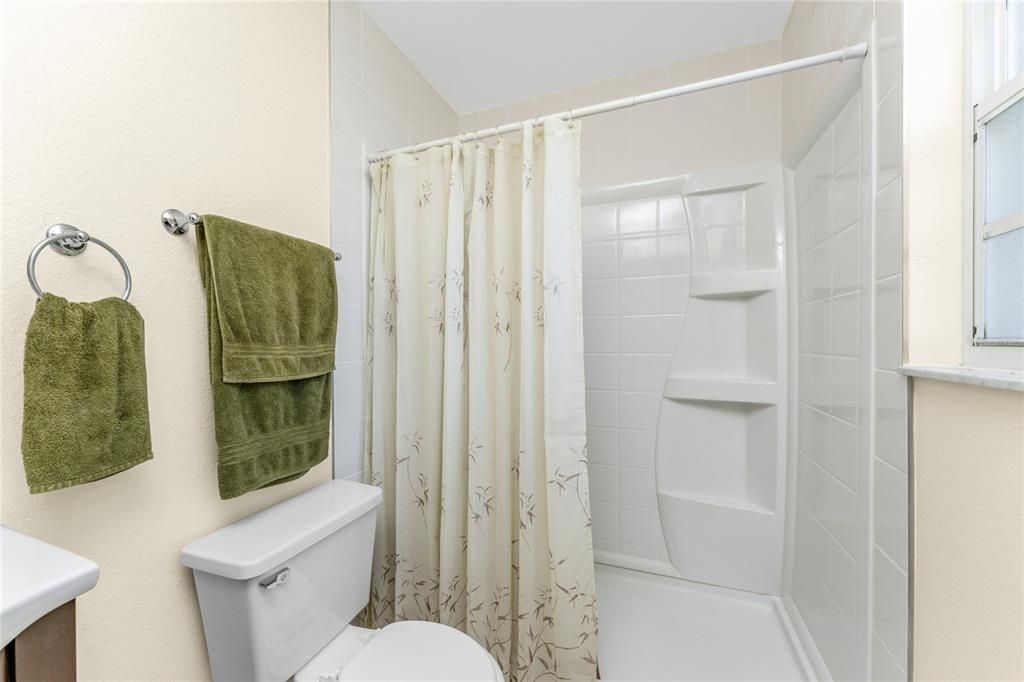 На продажу: $199,900 (3 спален, 2 ванн, 1072 Квадратных фут)