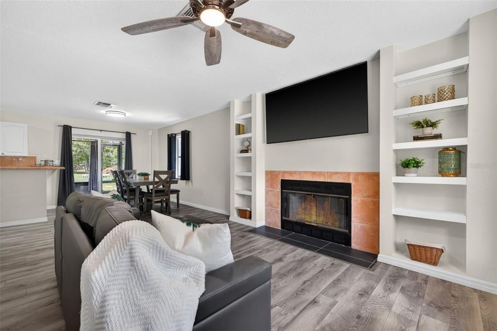 For Sale: $325,000 (3 beds, 2 baths, 1176 Square Feet)