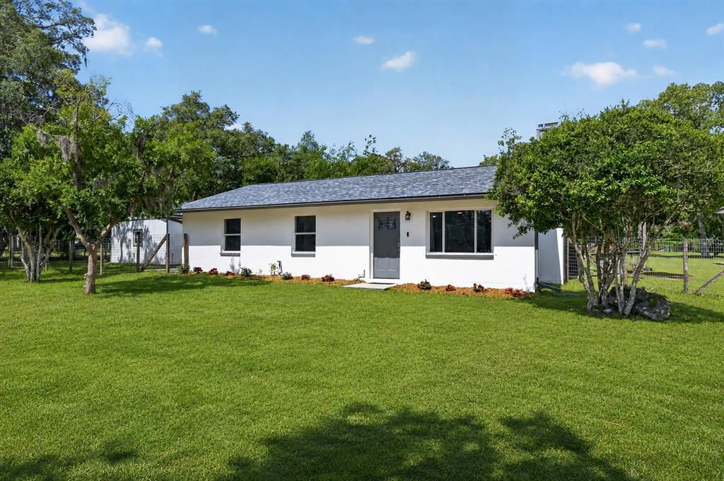 For Sale: $325,000 (3 beds, 2 baths, 1176 Square Feet)