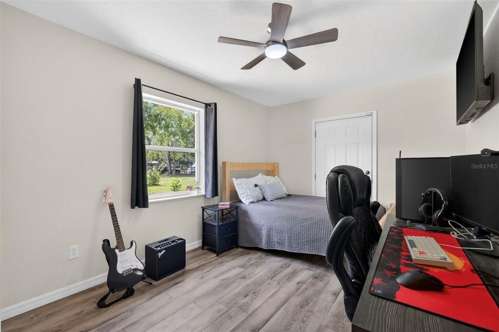 For Sale: $325,000 (3 beds, 2 baths, 1176 Square Feet)