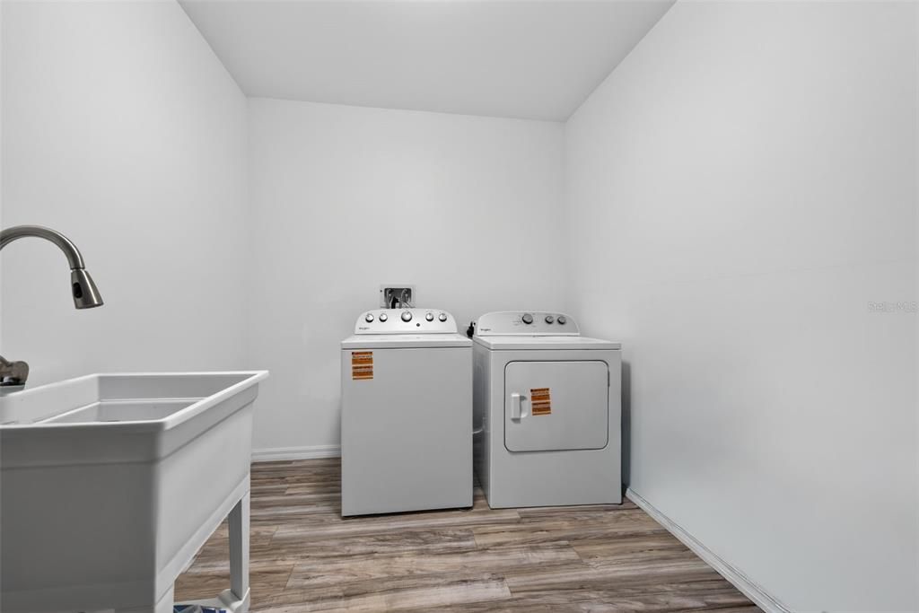 For Sale: $325,000 (3 beds, 2 baths, 1176 Square Feet)