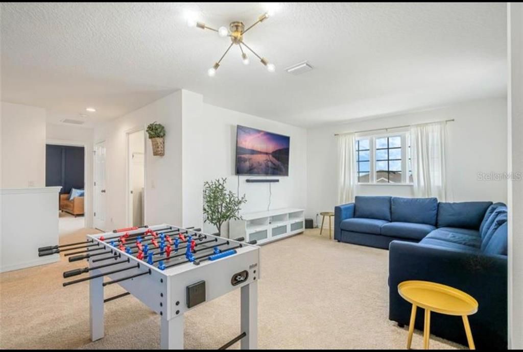 For Rent: $3,000 (5 beds, 3 baths, 3219 Square Feet)