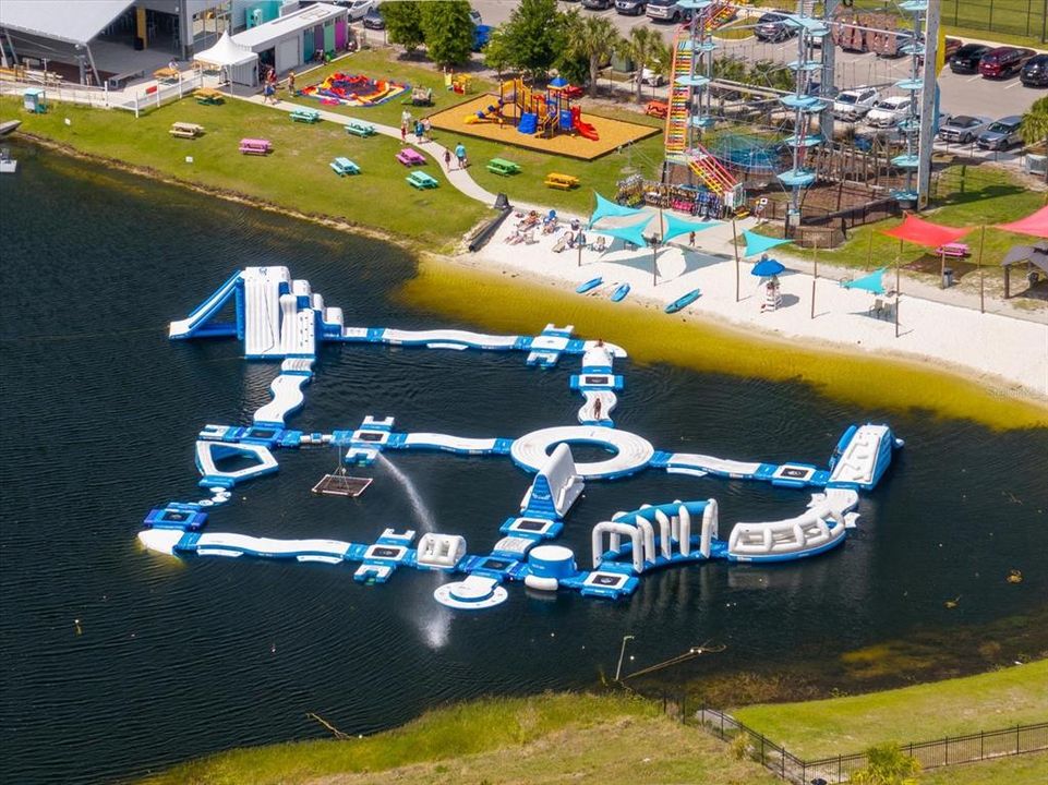 Activo con contrato: $890,020 (4 camas, 3 baños, 2372 Pies cuadrados)