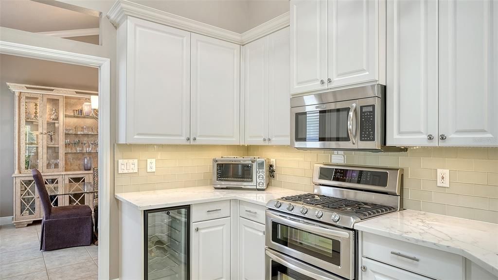En Venta: $695,000 (3 camas, 2 baños, 2224 Pies cuadrados)