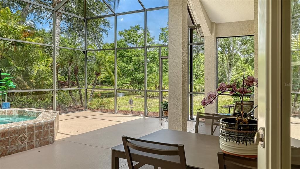En Venta: $695,000 (3 camas, 2 baños, 2224 Pies cuadrados)