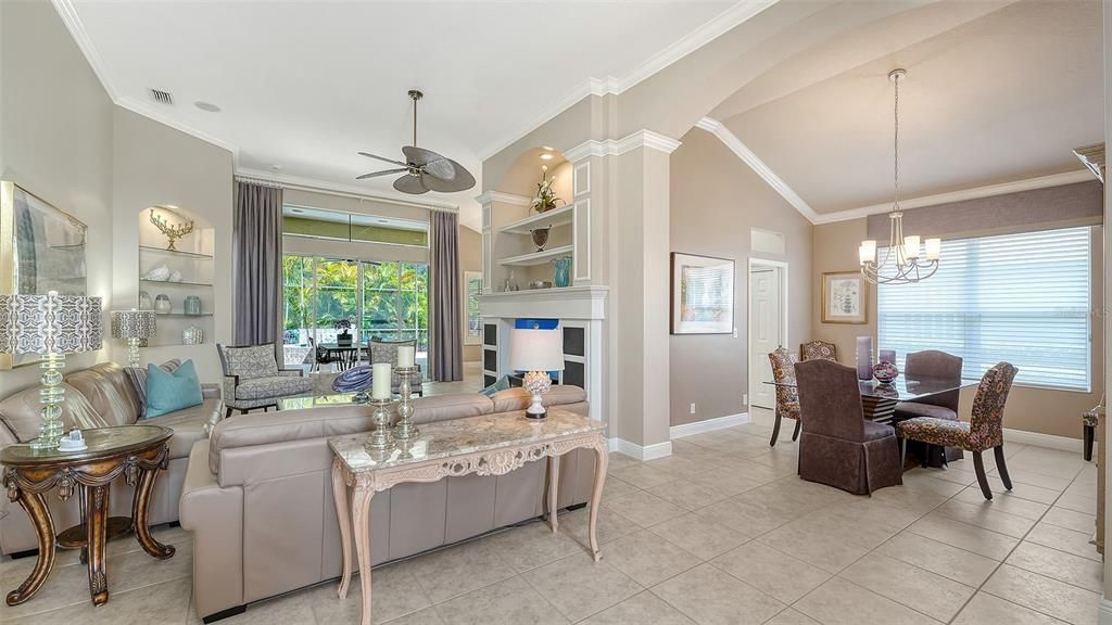 En Venta: $695,000 (3 camas, 2 baños, 2224 Pies cuadrados)