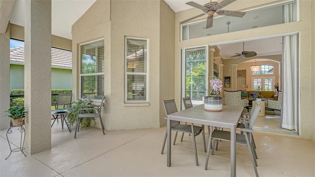 En Venta: $695,000 (3 camas, 2 baños, 2224 Pies cuadrados)