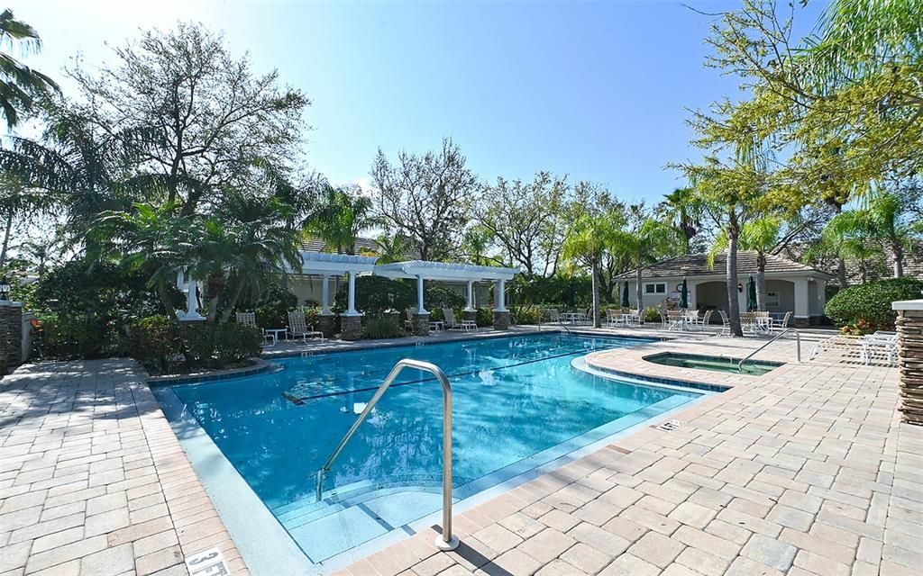 En Venta: $695,000 (3 camas, 2 baños, 2224 Pies cuadrados)