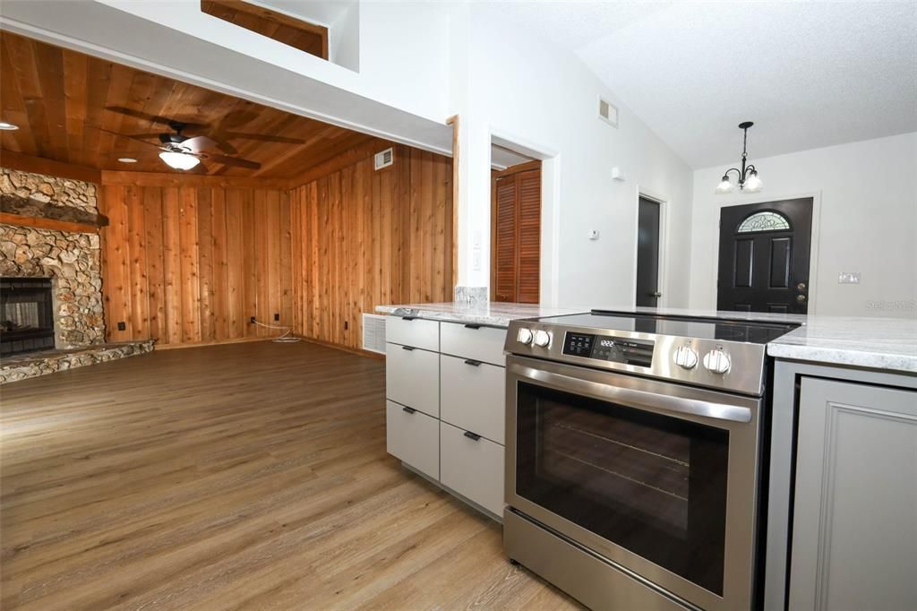 For Sale: $315,000 (3 beds, 2 baths, 1636 Square Feet)
