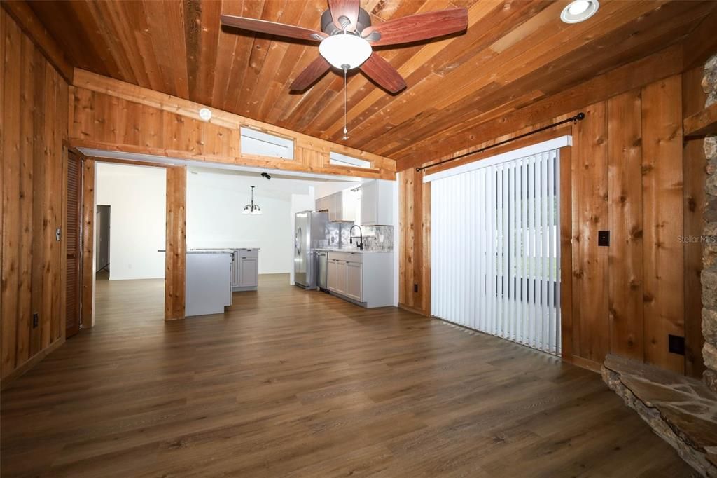 For Sale: $315,000 (3 beds, 2 baths, 1636 Square Feet)