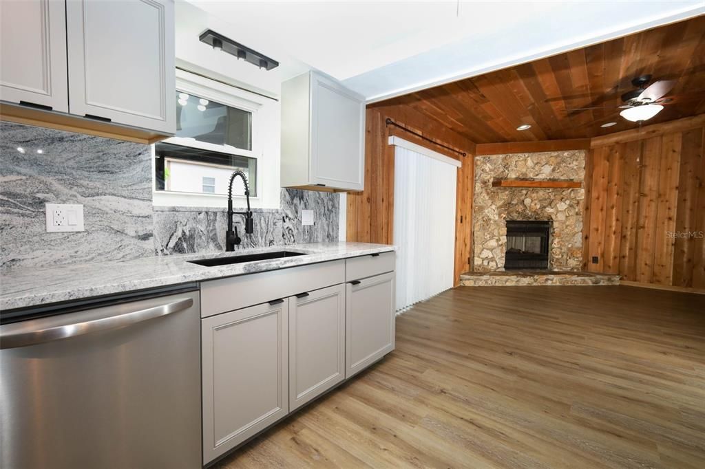 For Sale: $315,000 (3 beds, 2 baths, 1636 Square Feet)