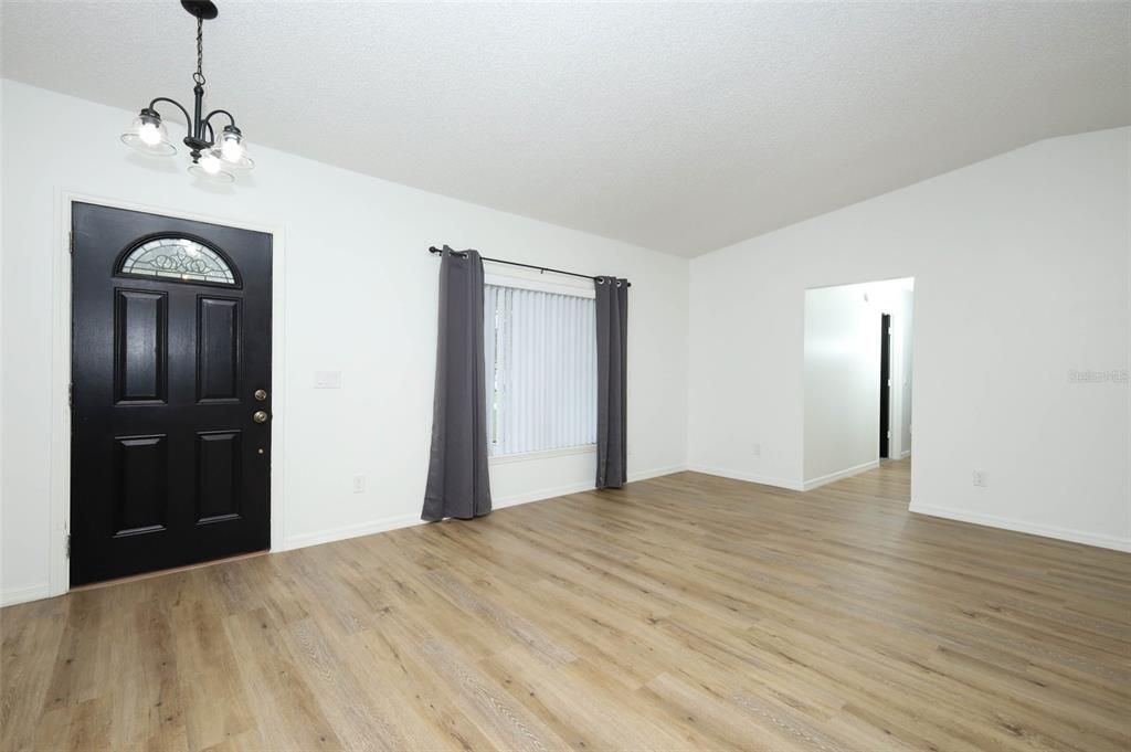 For Sale: $315,000 (3 beds, 2 baths, 1636 Square Feet)