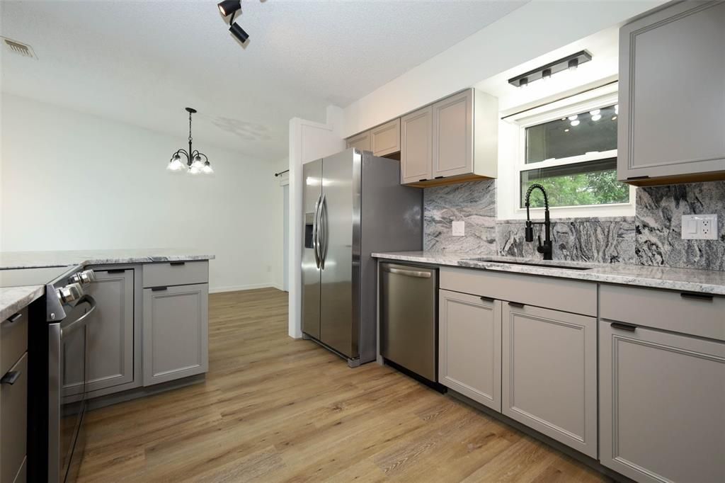 For Sale: $315,000 (3 beds, 2 baths, 1636 Square Feet)