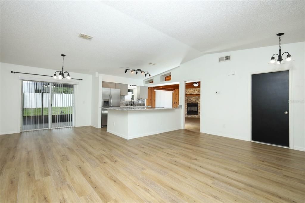 For Sale: $315,000 (3 beds, 2 baths, 1636 Square Feet)