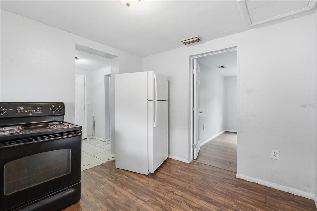 На продажу: $199,900 (3 спален, 2 ванн, 1279 Квадратных фут)