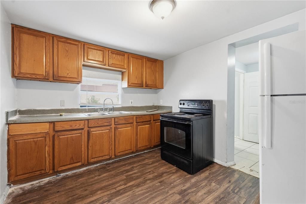 На продажу: $199,900 (3 спален, 2 ванн, 1279 Квадратных фут)