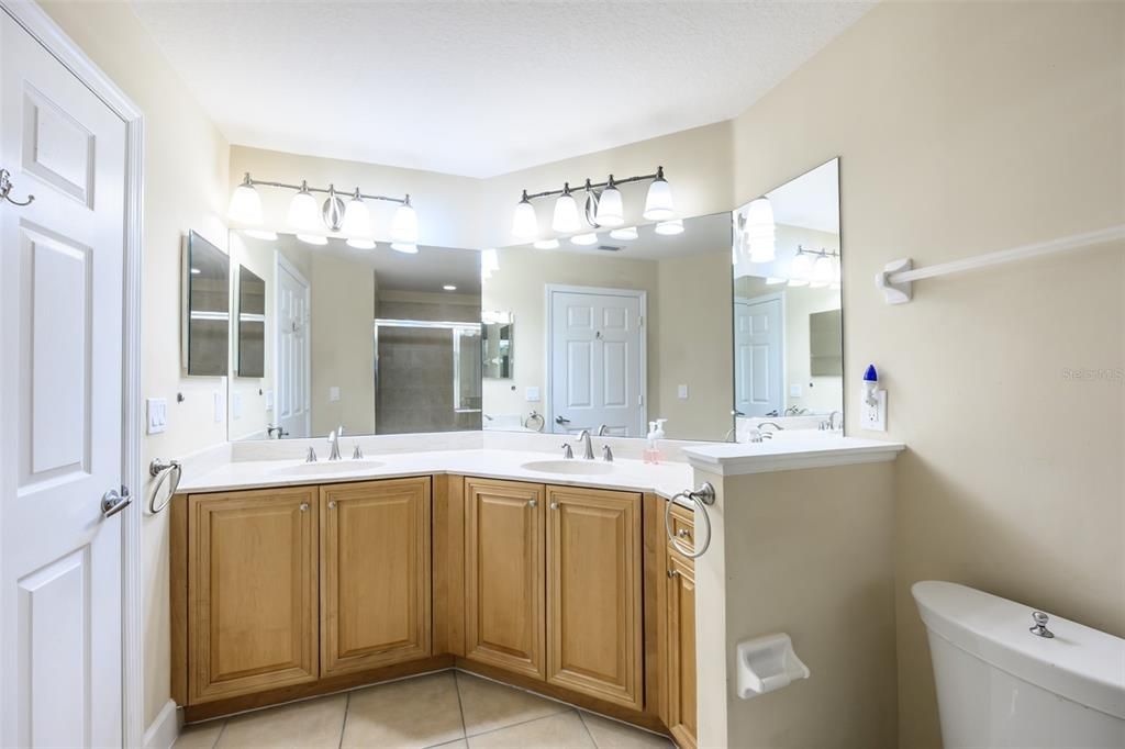 For Sale: $255,000 (2 beds, 2 baths, 1306 Square Feet)