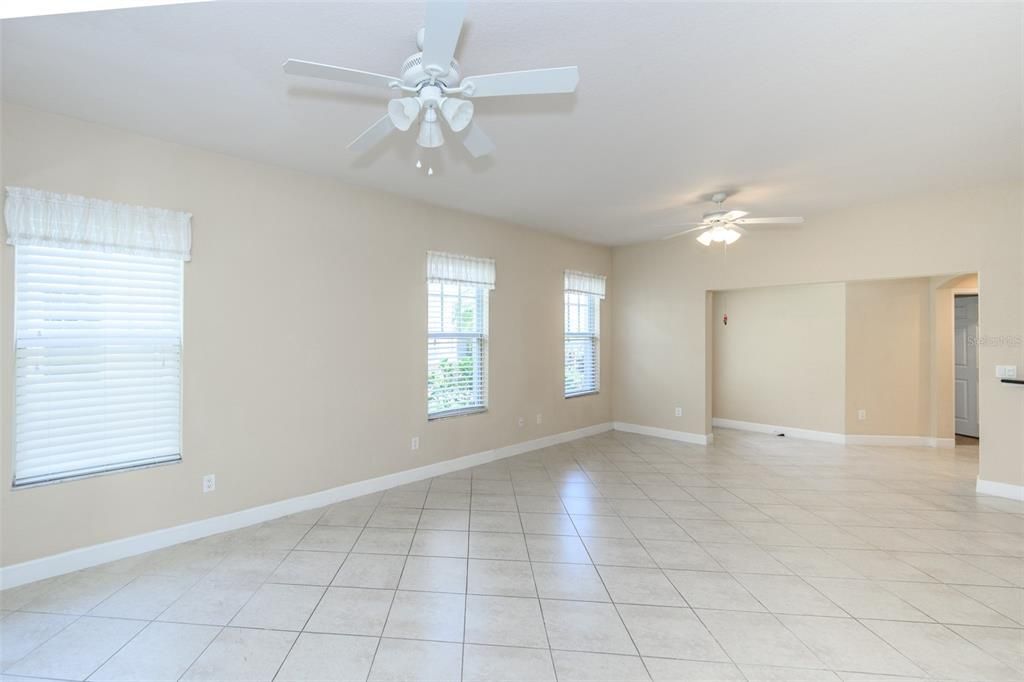 For Sale: $255,000 (2 beds, 2 baths, 1306 Square Feet)