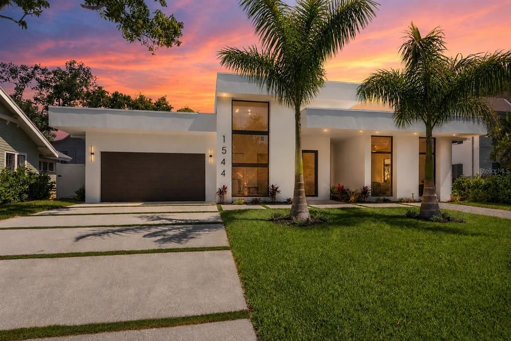 For Sale: $1,400,000 (4 beds, 3 baths, 2720 Square Feet)