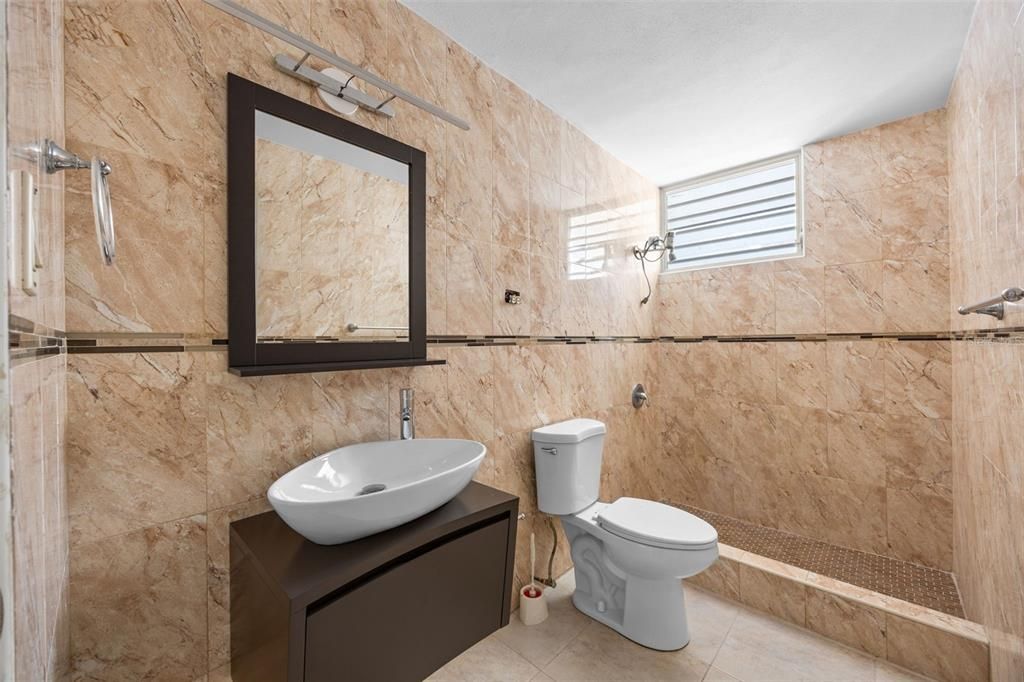 На продажу: $308,000 (3 спален, 1 ванн, 1150 Квадратных фут)