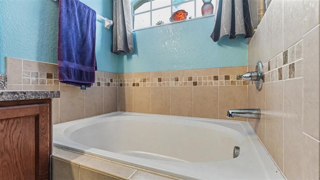 En Venta: $290,000 (3 camas, 2 baños, 1299 Pies cuadrados)