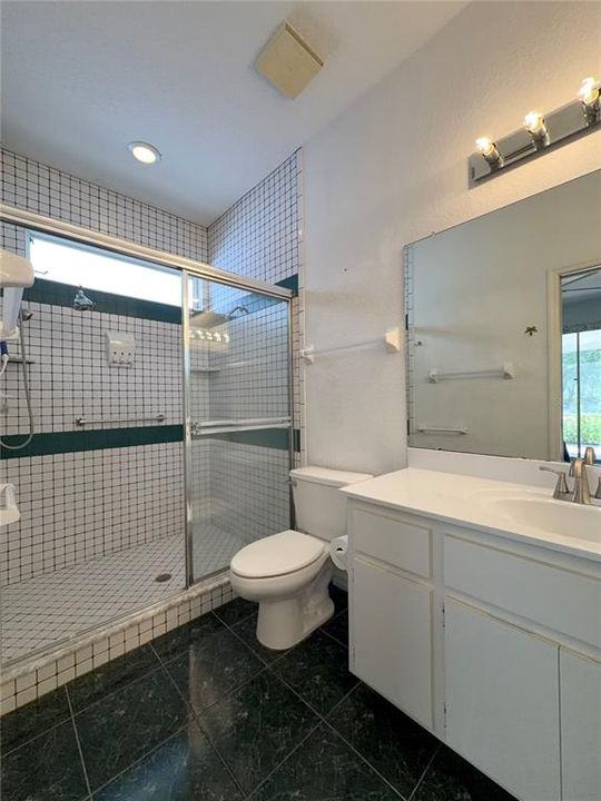 Activo con contrato: $425,000 (4 camas, 3 baños, 1873 Pies cuadrados)
