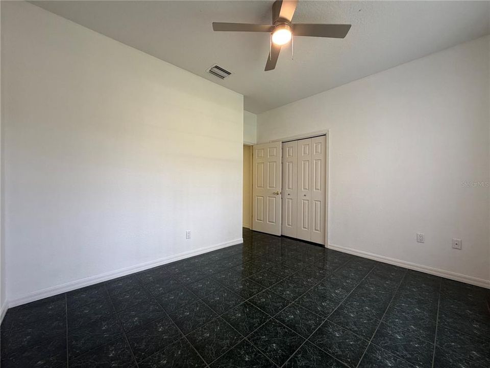 Activo con contrato: $425,000 (4 camas, 3 baños, 1873 Pies cuadrados)