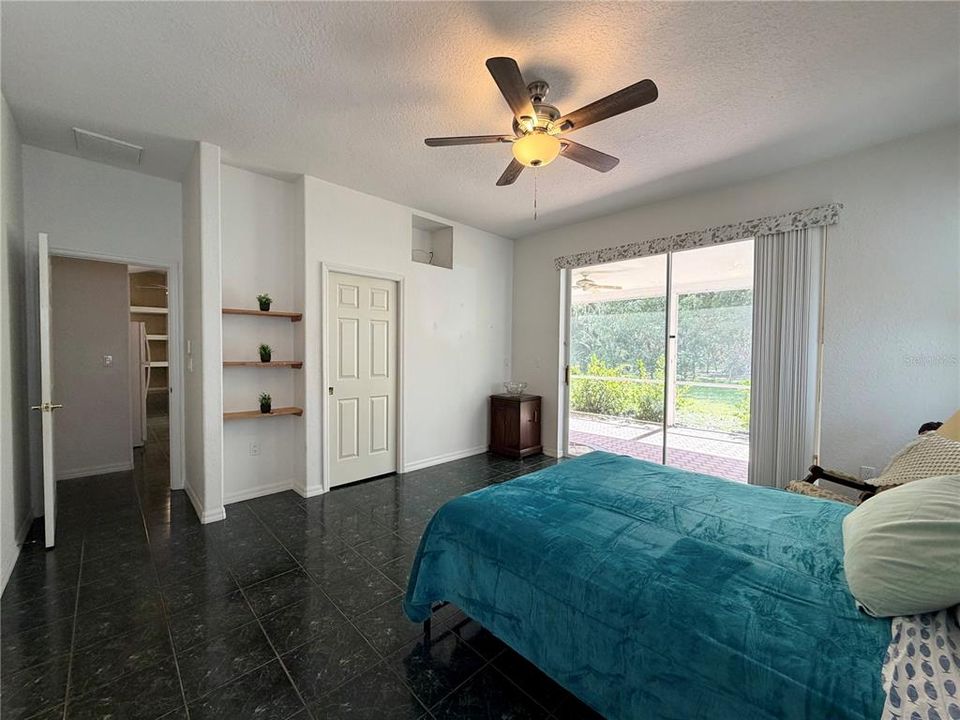 Activo con contrato: $425,000 (4 camas, 3 baños, 1873 Pies cuadrados)