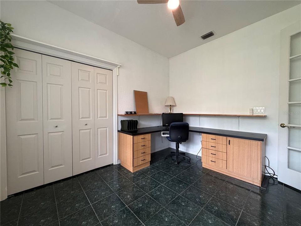 Activo con contrato: $425,000 (4 camas, 3 baños, 1873 Pies cuadrados)