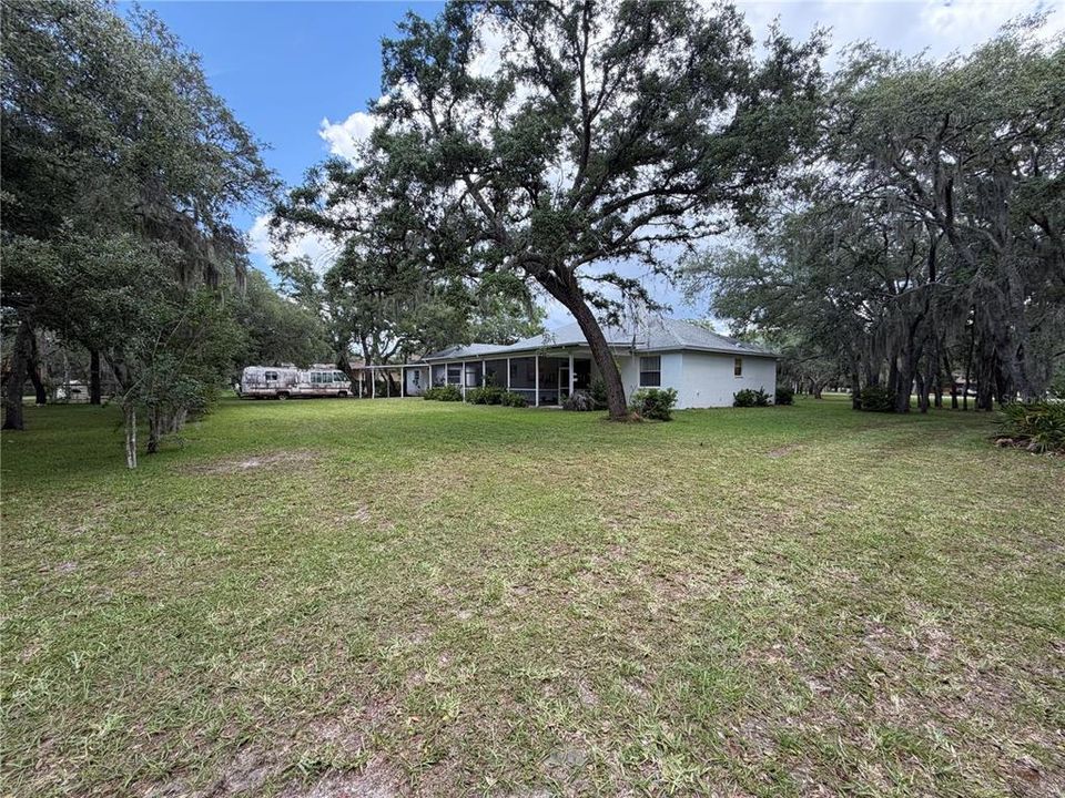Activo con contrato: $425,000 (4 camas, 3 baños, 1873 Pies cuadrados)