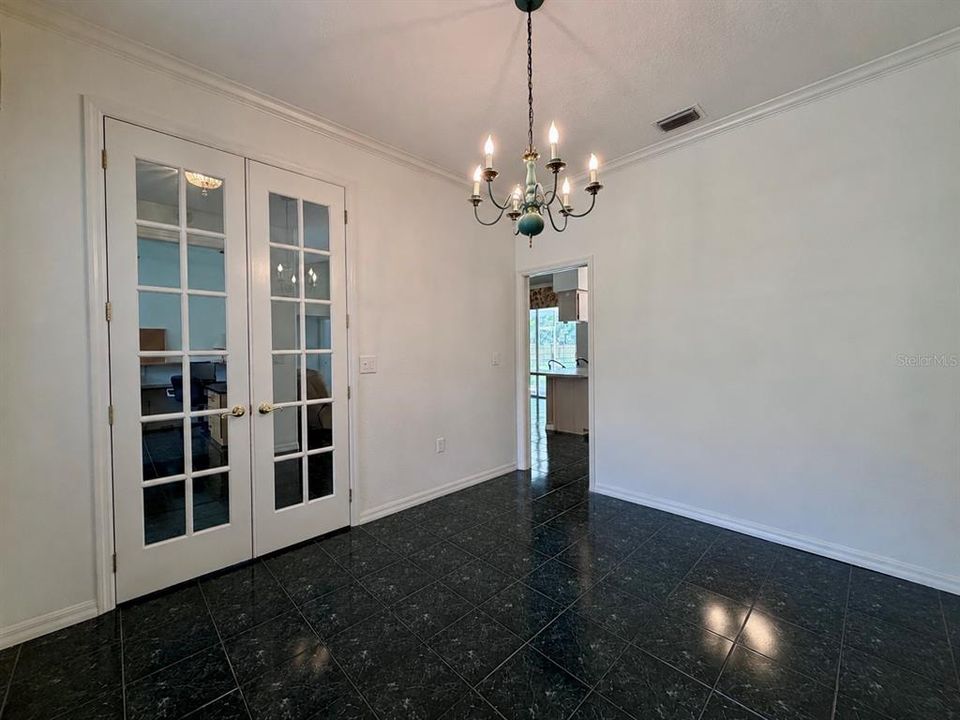 Activo con contrato: $425,000 (4 camas, 3 baños, 1873 Pies cuadrados)