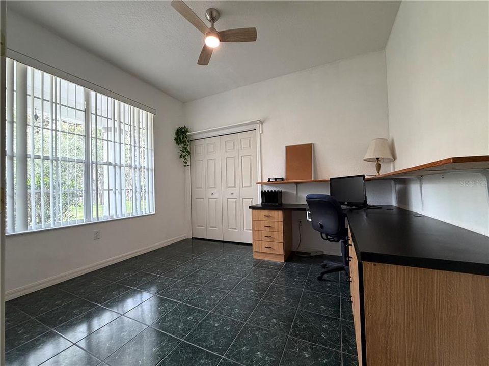 Activo con contrato: $425,000 (4 camas, 3 baños, 1873 Pies cuadrados)