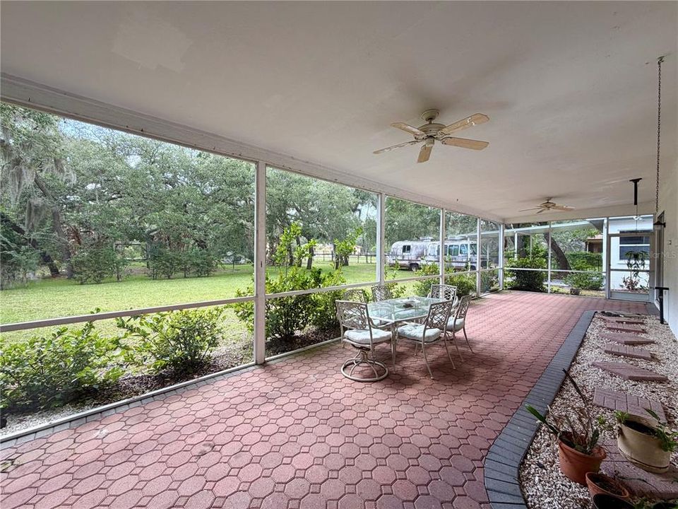 Activo con contrato: $425,000 (4 camas, 3 baños, 1873 Pies cuadrados)