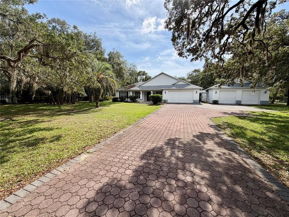 Activo con contrato: $425,000 (4 camas, 3 baños, 1873 Pies cuadrados)