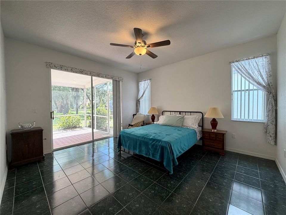 Activo con contrato: $425,000 (4 camas, 3 baños, 1873 Pies cuadrados)