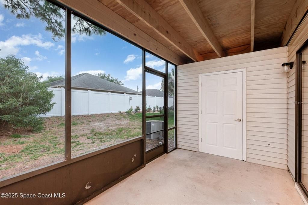 For Sale: $160,000 (2 beds, 2 baths, 1404 Square Feet)