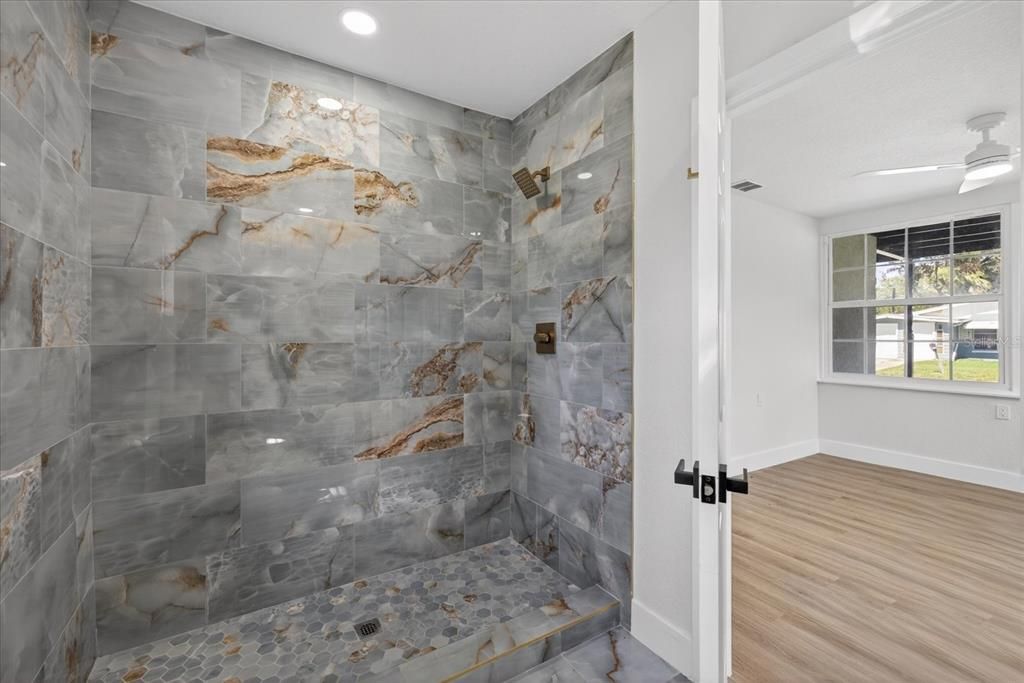 For Sale: $189,900 (3 beds, 2 baths, 1138 Square Feet)