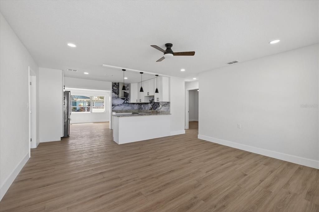 For Sale: $189,900 (3 beds, 2 baths, 1138 Square Feet)