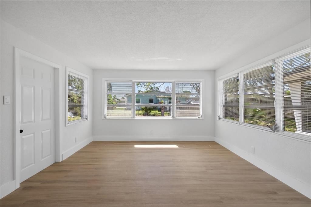 For Sale: $189,900 (3 beds, 2 baths, 1138 Square Feet)