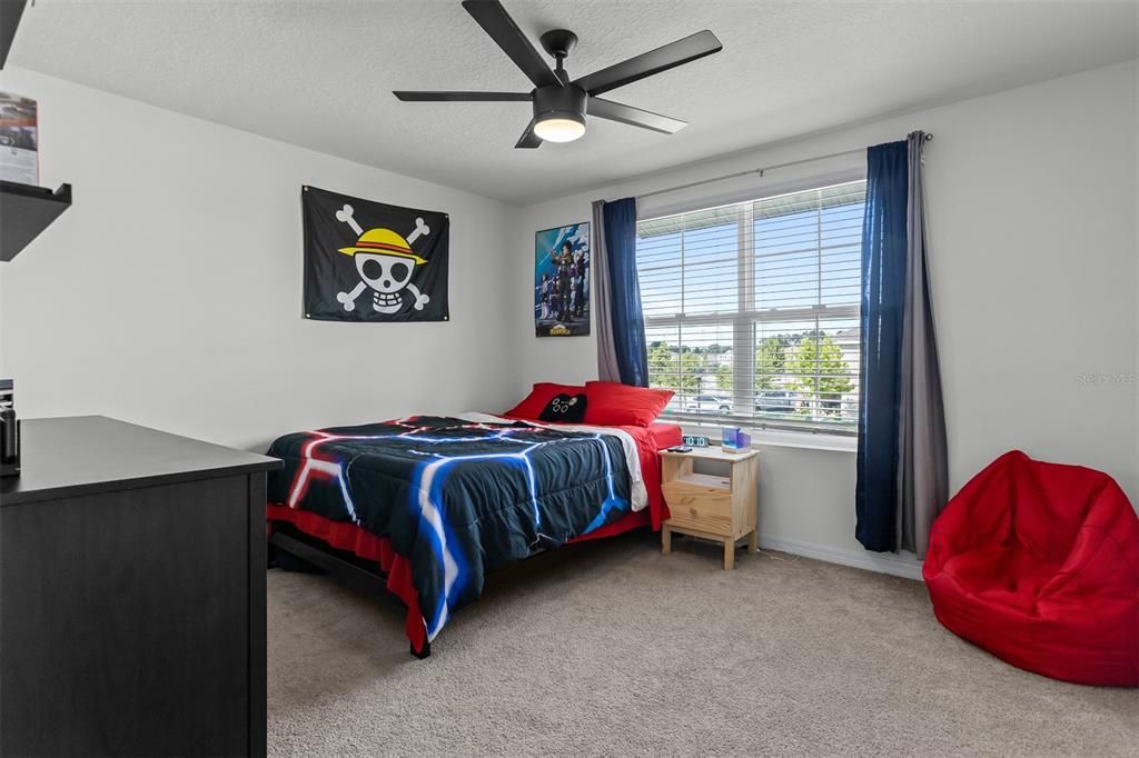 For Sale: $435,000 (5 beds, 3 baths, 2605 Square Feet)