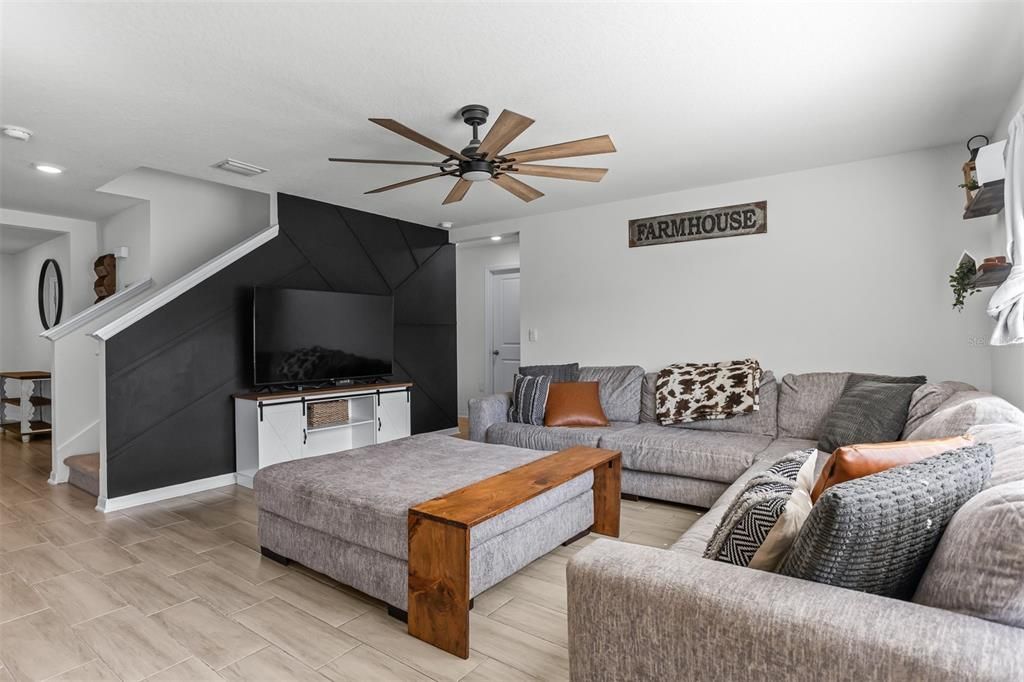 For Sale: $435,000 (5 beds, 3 baths, 2605 Square Feet)