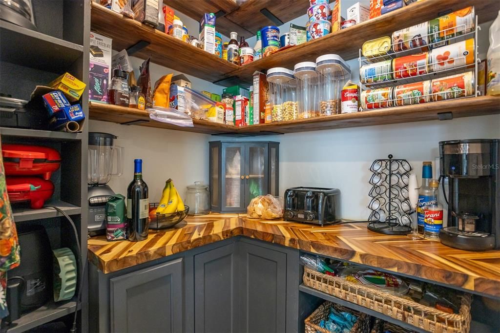 For Sale: $435,000 (5 beds, 3 baths, 2605 Square Feet)